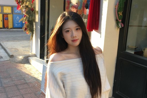 抖音排名第一的网红路子越来越野了