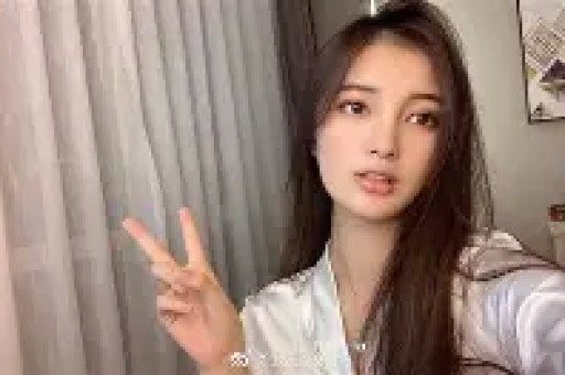 内娱1天4大瓜！顶流恋情、深夜泡酒吧、全身整容一个比一个离谱